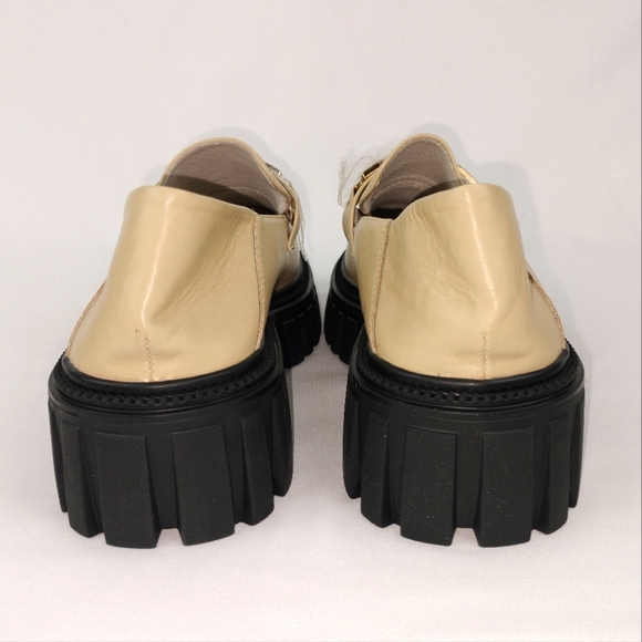 🆕 Lattelier Chunky Sole Faux Leather Loafers w/ Gold Toned Chain detail (Beige) - Picture 6 of 11